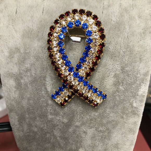 Red Blue & Clear Rhinestone Awareness Ribbon Pin Brooch Gold-Tone Metal - Picture 3 of 5